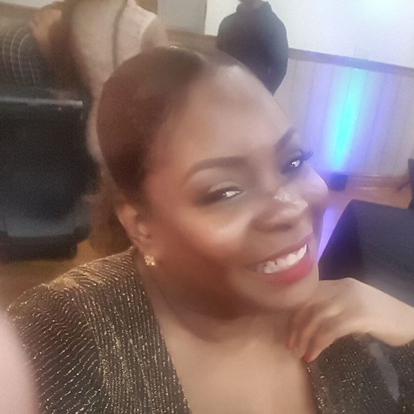 Meet your Posher, Aretha - Picture 1 of 1